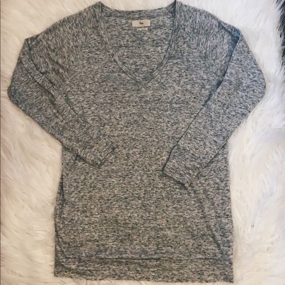 Aritzia Sweaters - Aritizia TNA slouchy v-neck sweater